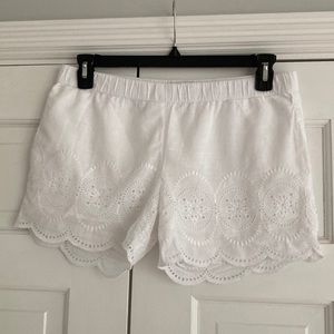 White eyelet small Vineyard Vine cotton shorts with pockets .Lightly used.